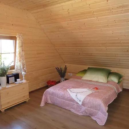 Dom Drewniany Na Kaszubach, Rzeka, Las, Pola, Niedaleko Jeziora *