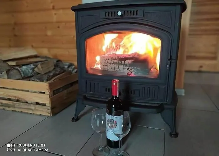 Dom Drewniany Na Kaszubach, Rzeka, Las, Pola, Niedaleko Jeziora