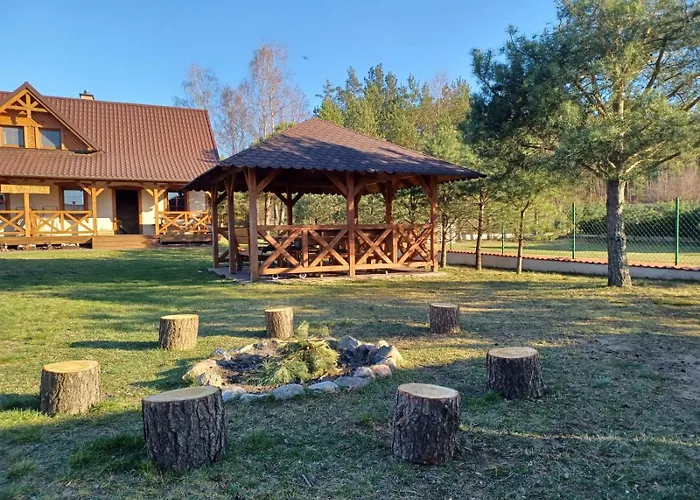 Dom Drewniany Na Kaszubach, Rzeka, Las, Pola, Niedaleko Jeziora