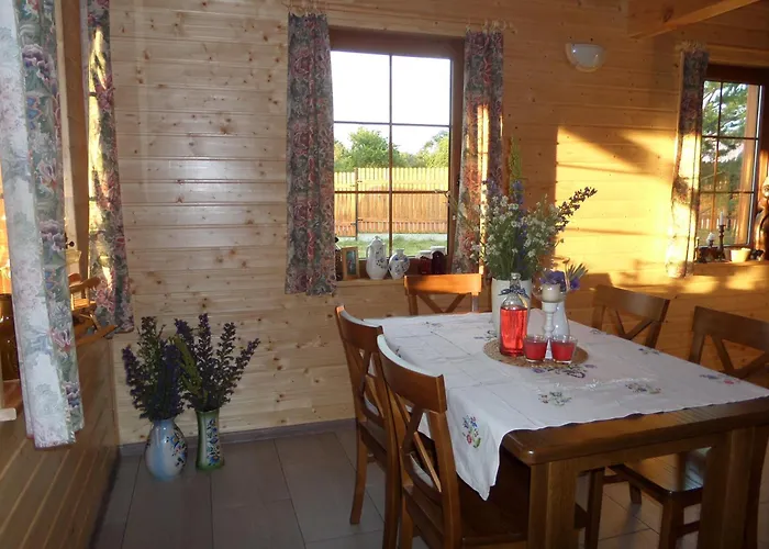 Dom Drewniany Na Kaszubach, Rzeka, Las, Pola, Niedaleko Jeziora